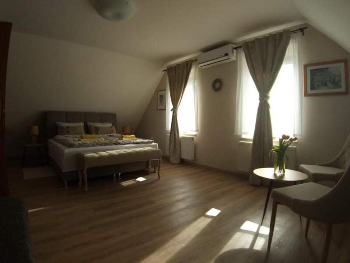 אטייק Apartments For Rent Near Budapest מראה חיצוני תמונה