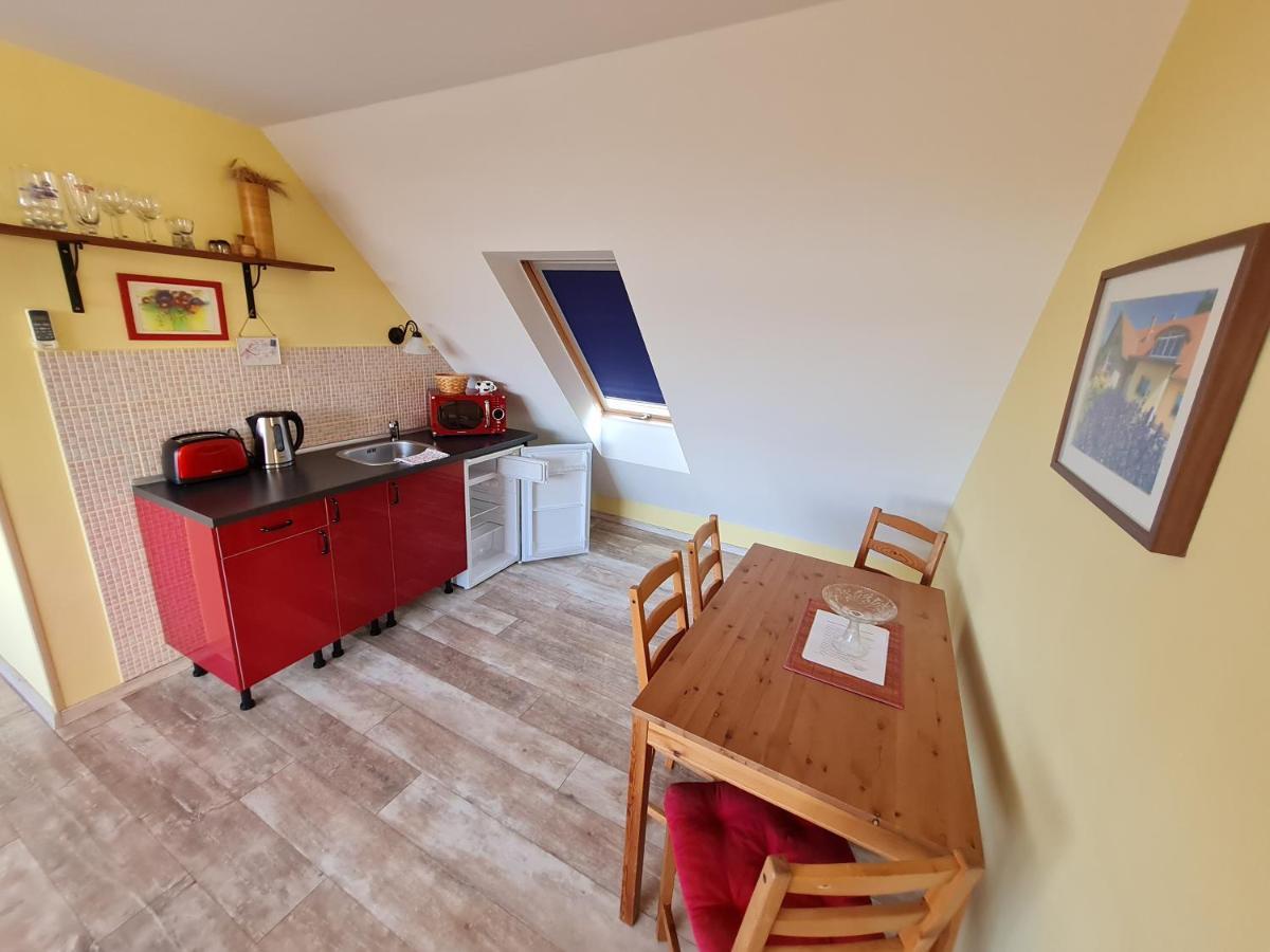 אטייק Apartments For Rent Near Budapest מראה חיצוני תמונה