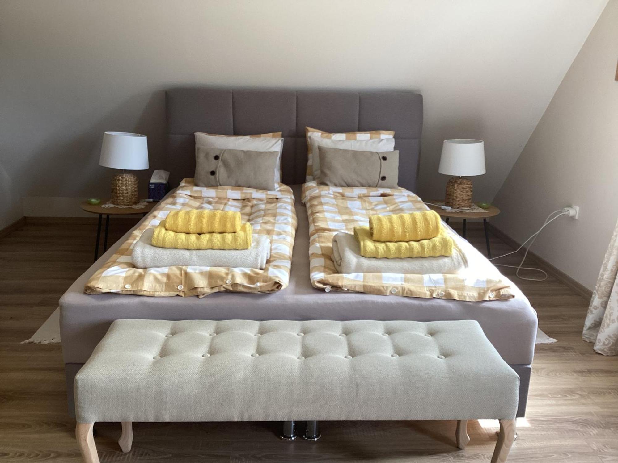 אטייק Apartments For Rent Near Budapest מראה חיצוני תמונה