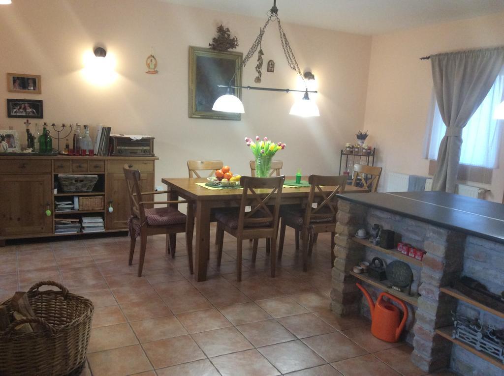 אטייק Apartments For Rent Near Budapest מראה חיצוני תמונה